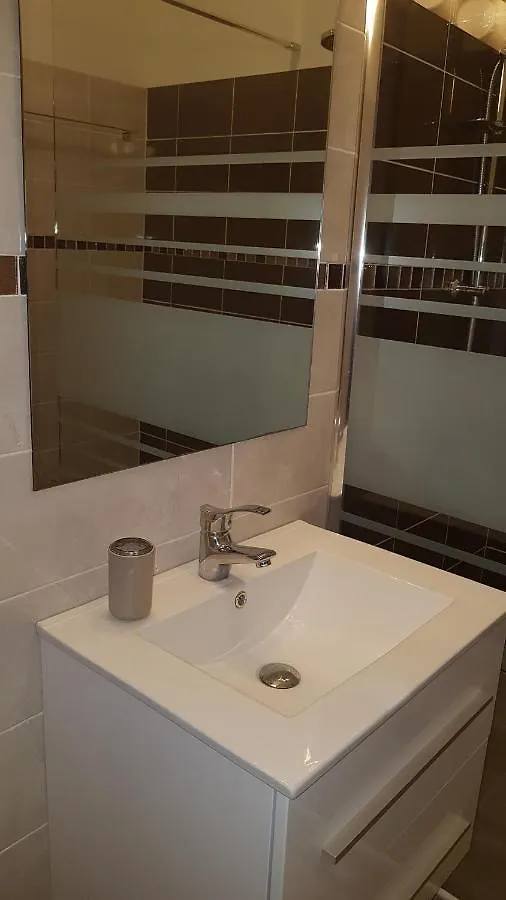 STUDIO 3 ILETS PIEDS DANS L EAU et PISCINE Les Trois-Ilets Appartement